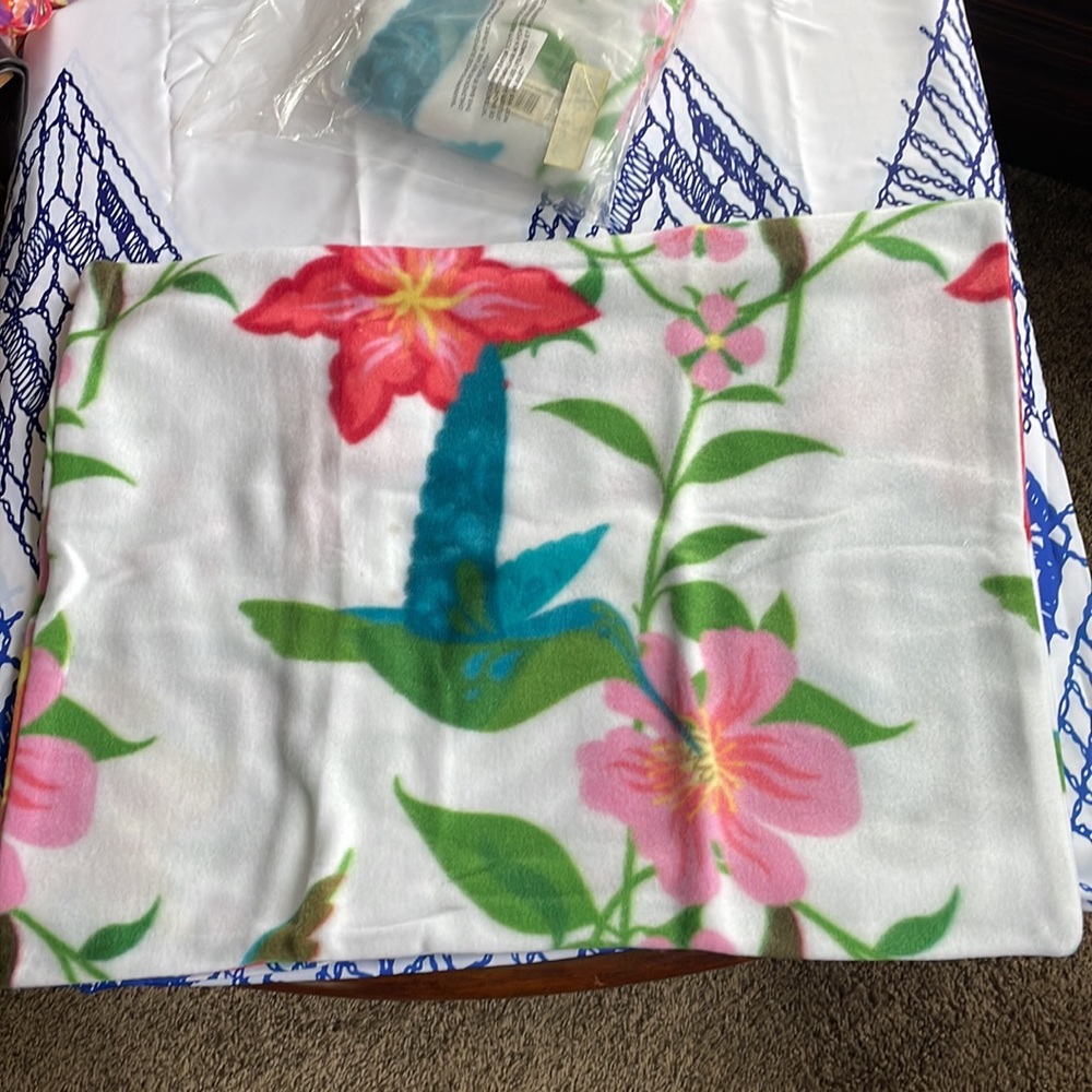 Hummingbird flower harder fleece sham standard set of two 26”L X 19.5”w new